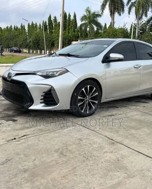 Toyota Corolla SE (1.8L 4cyl 2A) 2018 Silver