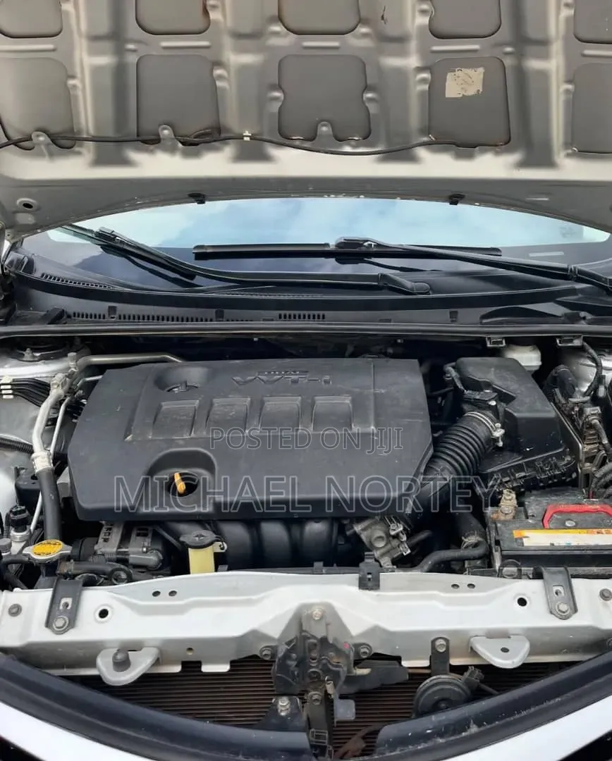 Toyota Corolla SE (1.8L 4cyl 2A) 2018 Silver