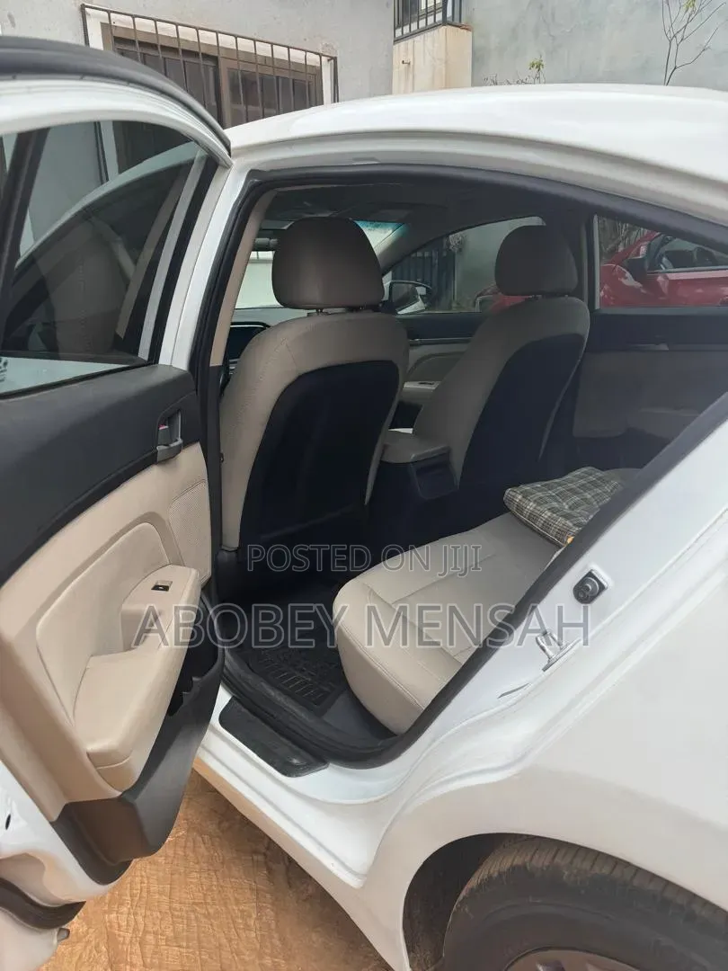 Hyundai Elantra Value Edition Sedan FWD (2.0L 4cyl 6A) 2017 White