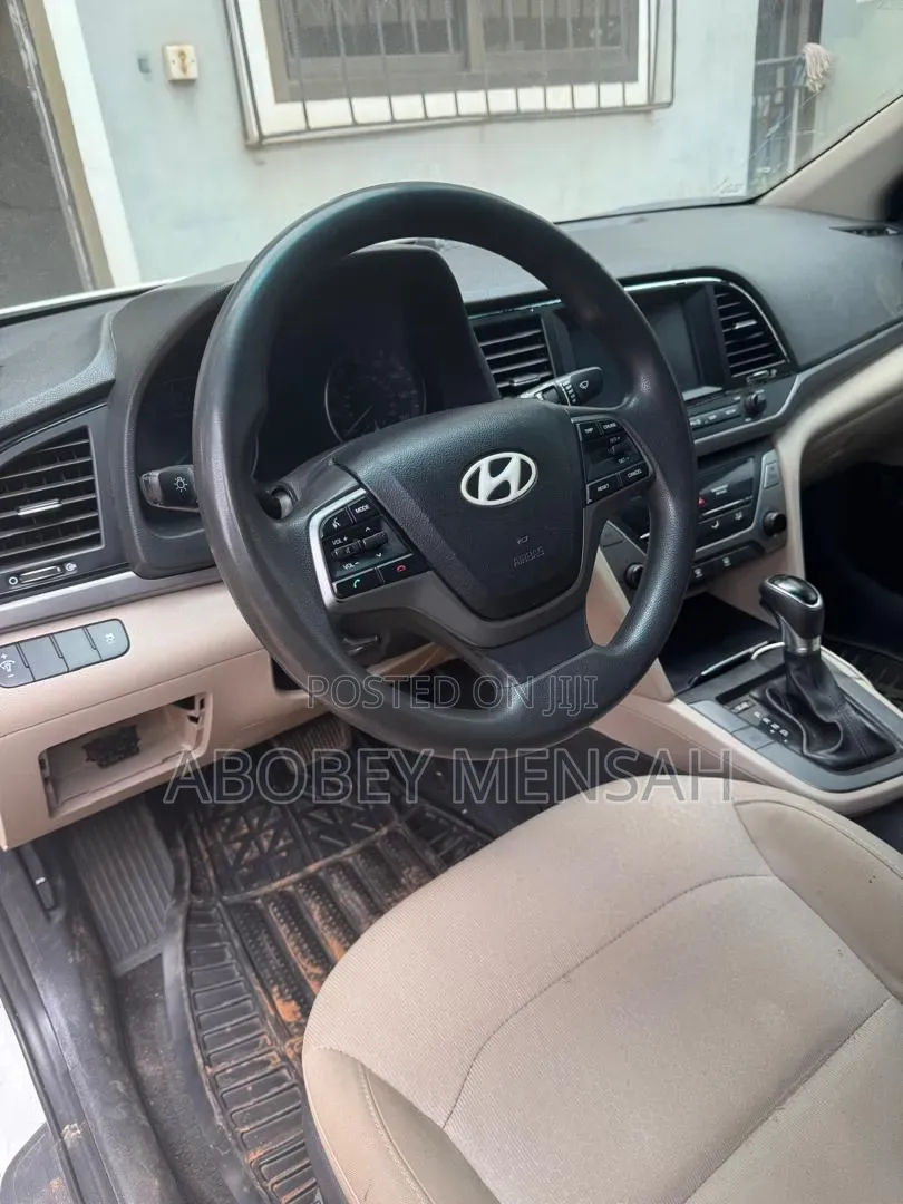 Hyundai Elantra Value Edition Sedan FWD (2.0L 4cyl 6A) 2017 White