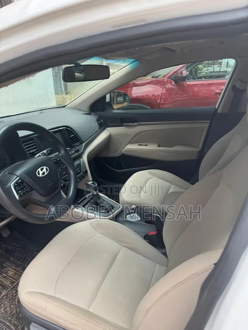 Hyundai Elantra Value Edition Sedan FWD (2.0L 4cyl 6A) 2017 White