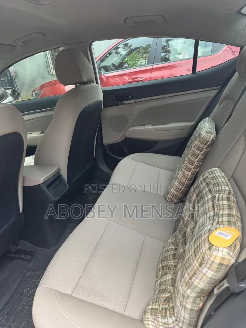 Hyundai Elantra Value Edition Sedan FWD (2.0L 4cyl 6A) 2017 White