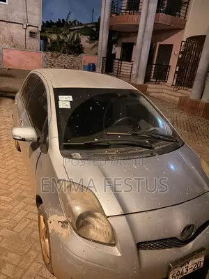 Toyota Vitz 1.0 FWD 5dr 2010 Silver