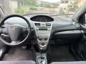 Toyota Yaris 2010 Silver