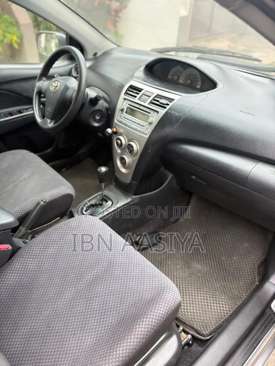 Toyota Yaris 2010 Silver