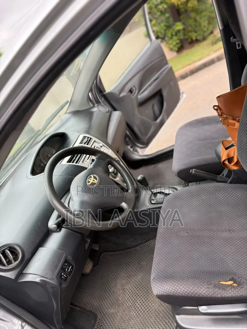 Toyota Yaris 2010 Silver