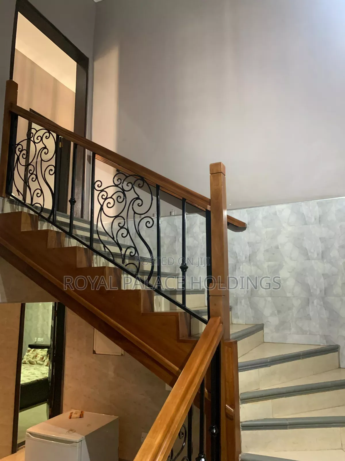 Furnished 7bdrm Duplex in School Junction for rent