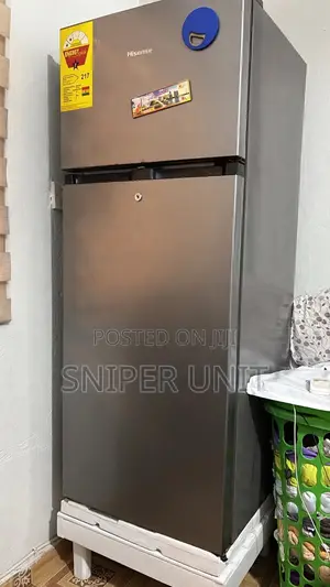 Hisense Double Door Fridge 205L - Top Freezer - Neatly Used - 100%