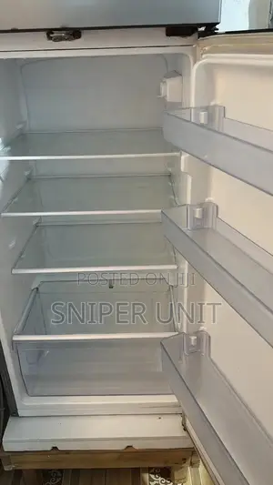 Hisense Double Door Fridge 205L - Top Freezer - Neatly Used - 100%