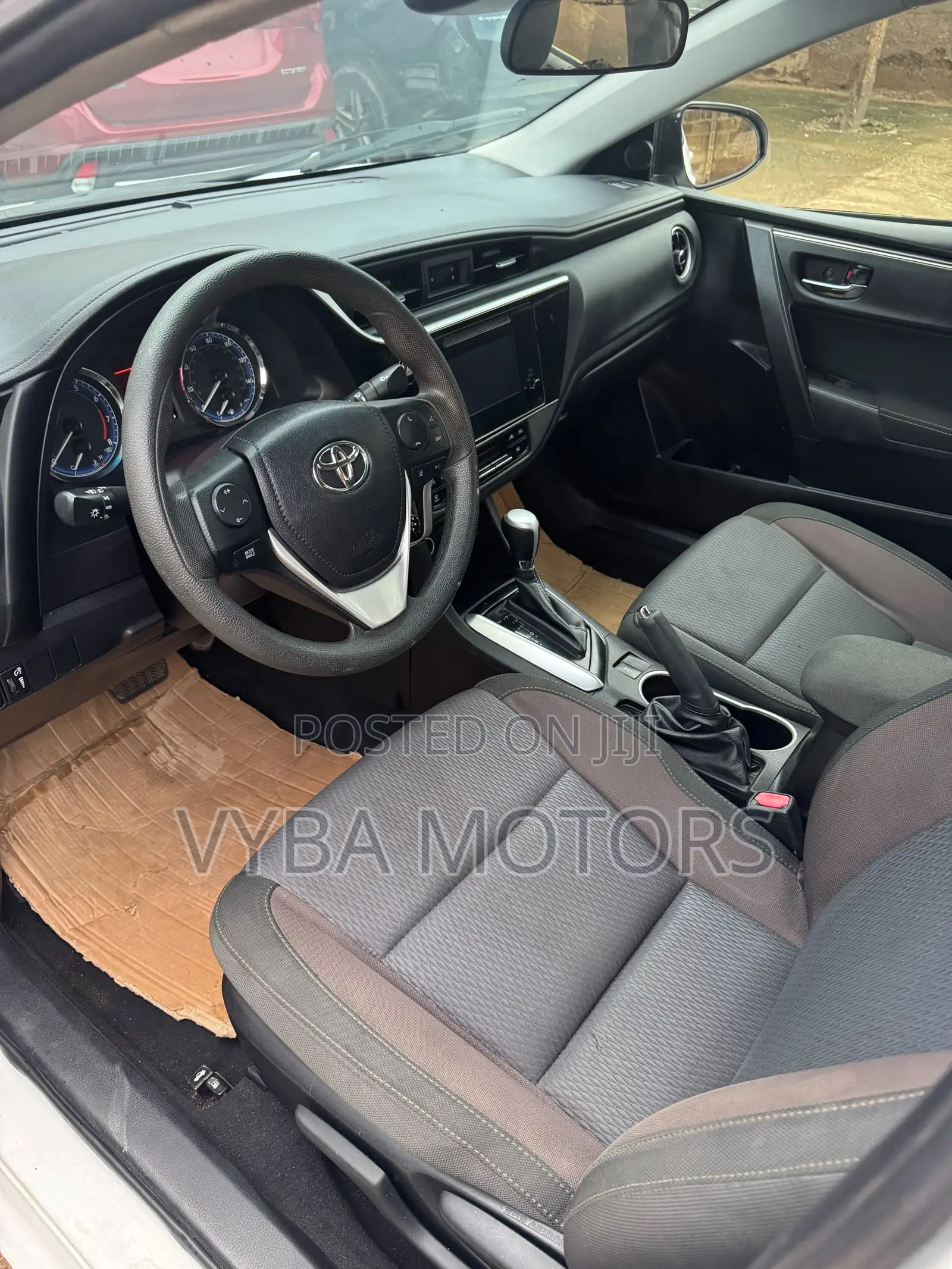 Toyota Corolla LE Eco (1.8L 4cyl 2A) 2019 White