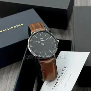 Classic Daniel Wellington–Style Leather Watch