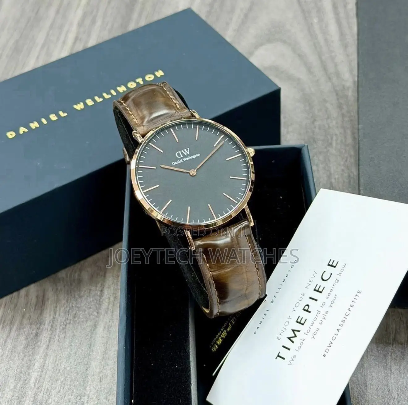 Classic Daniel Wellington–Style Leather Watch