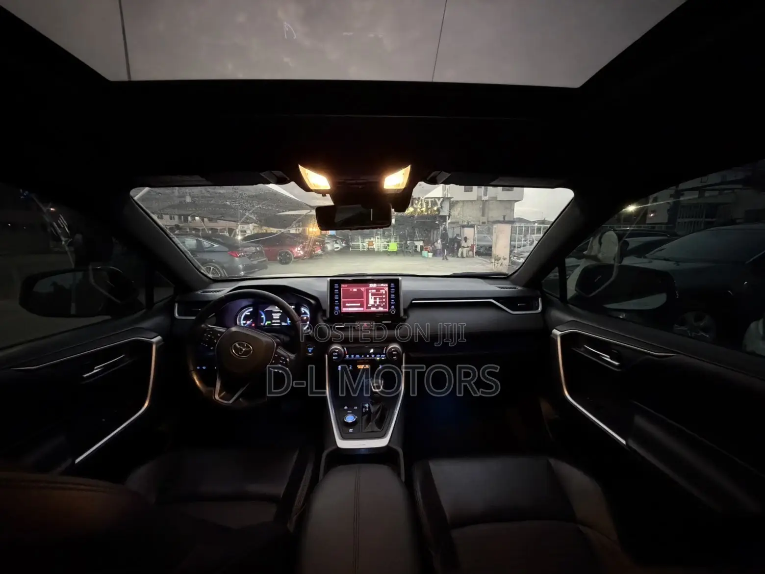 Toyota RAV4 XSE 2019 White