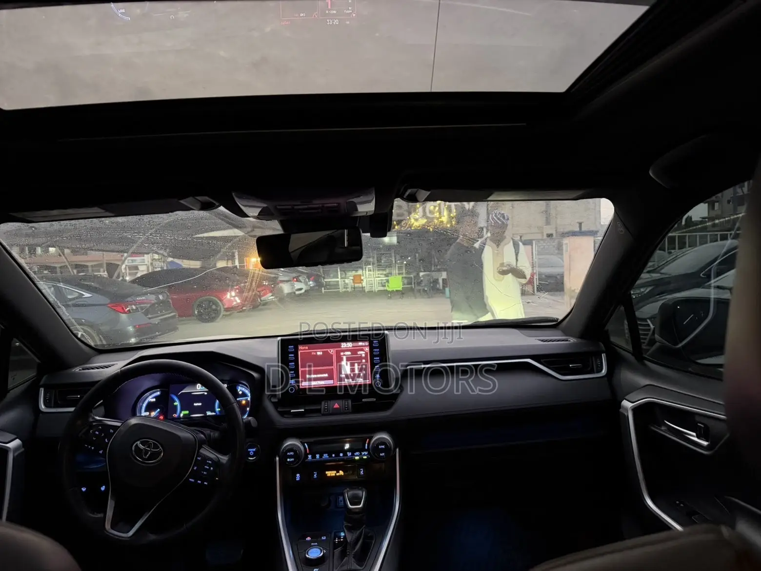 Toyota RAV4 XSE 2019 White