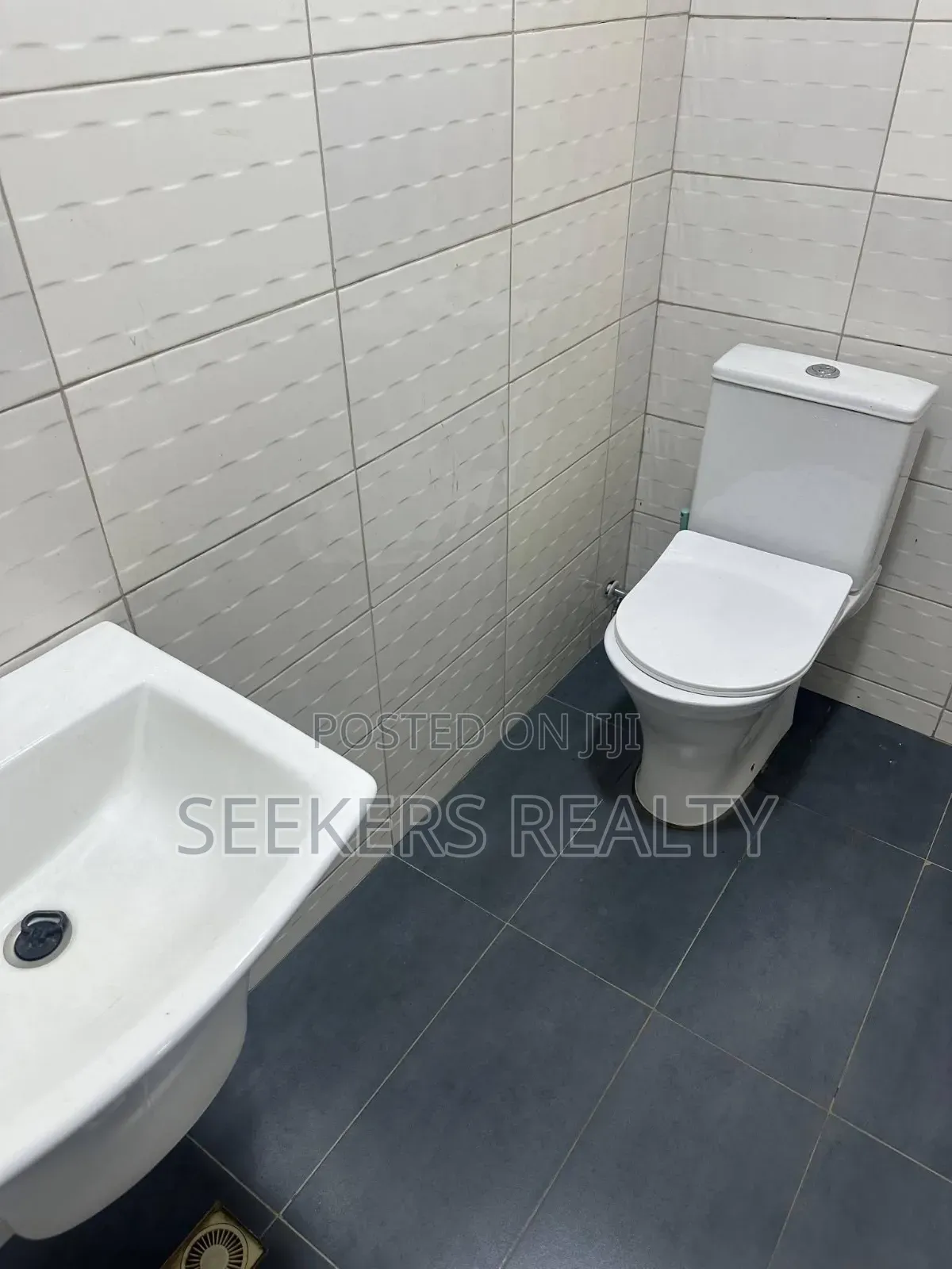 4bdrm House in Seekers, Dawhenya for sale