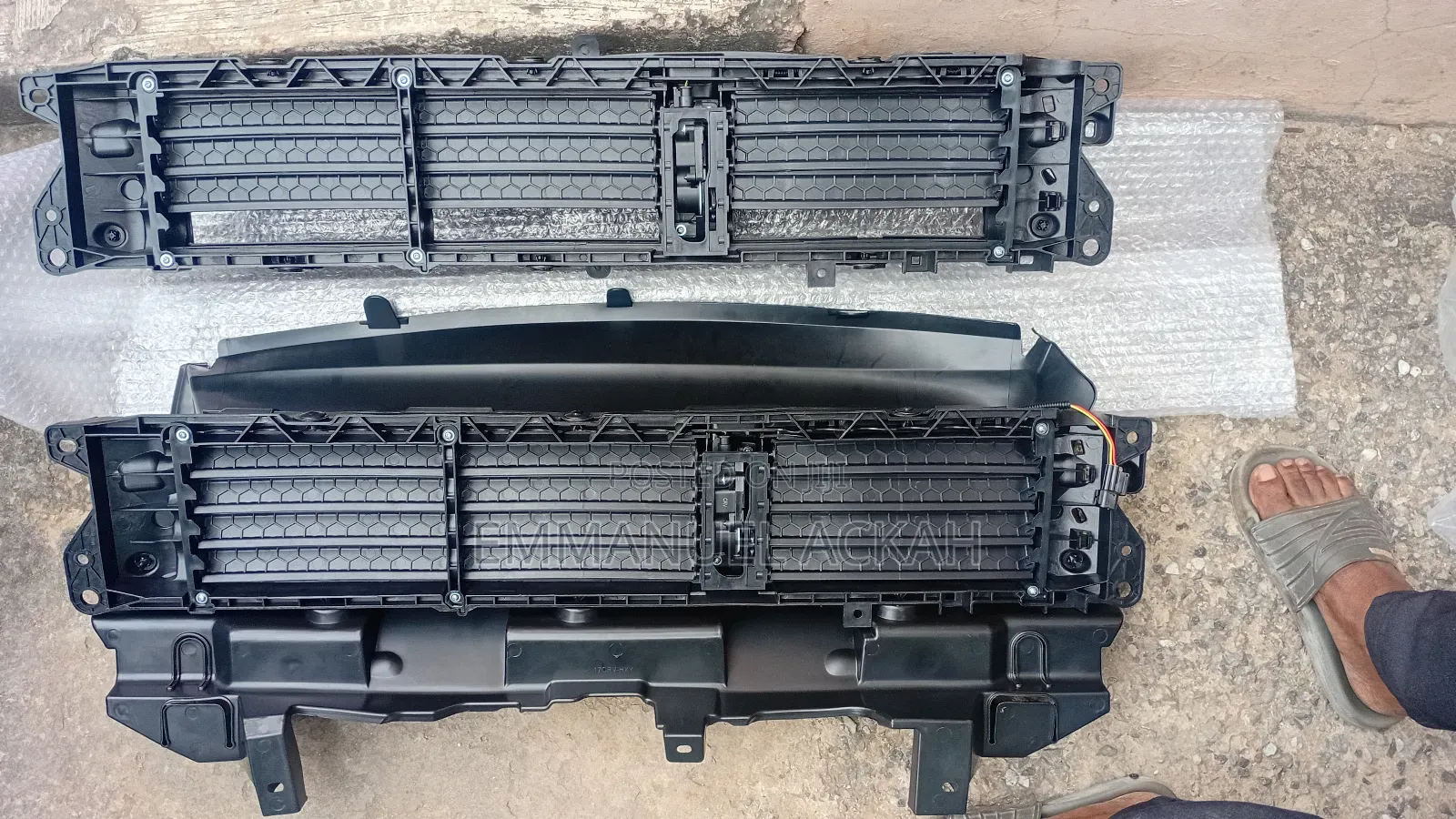 Honda CR-V 2023 Shatter Grill Top and Down