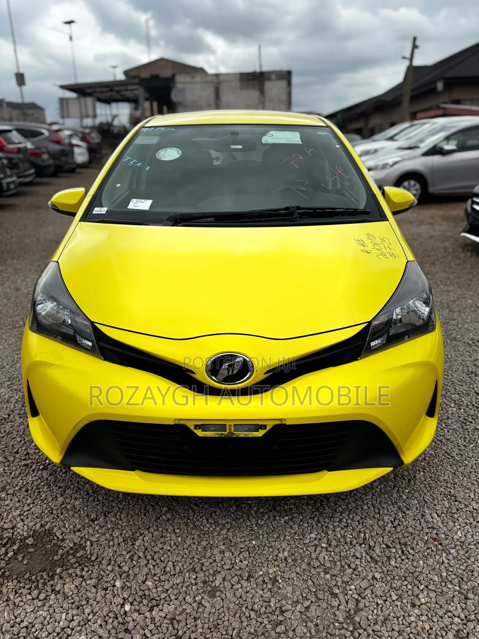 Toyota Vitz 2015 Yellow