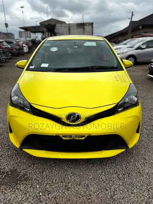 Toyota Vitz 2015 Yellow