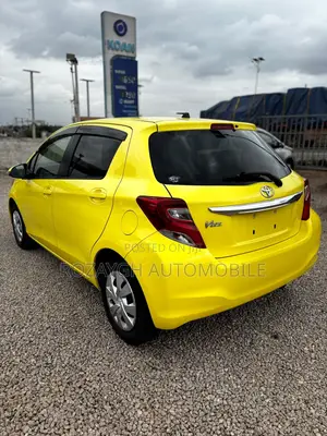 Toyota Vitz 2015 Yellow