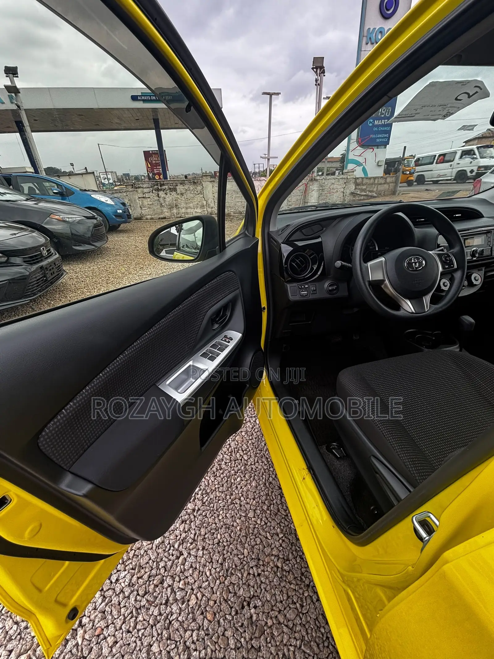 Toyota Vitz 2015 Yellow