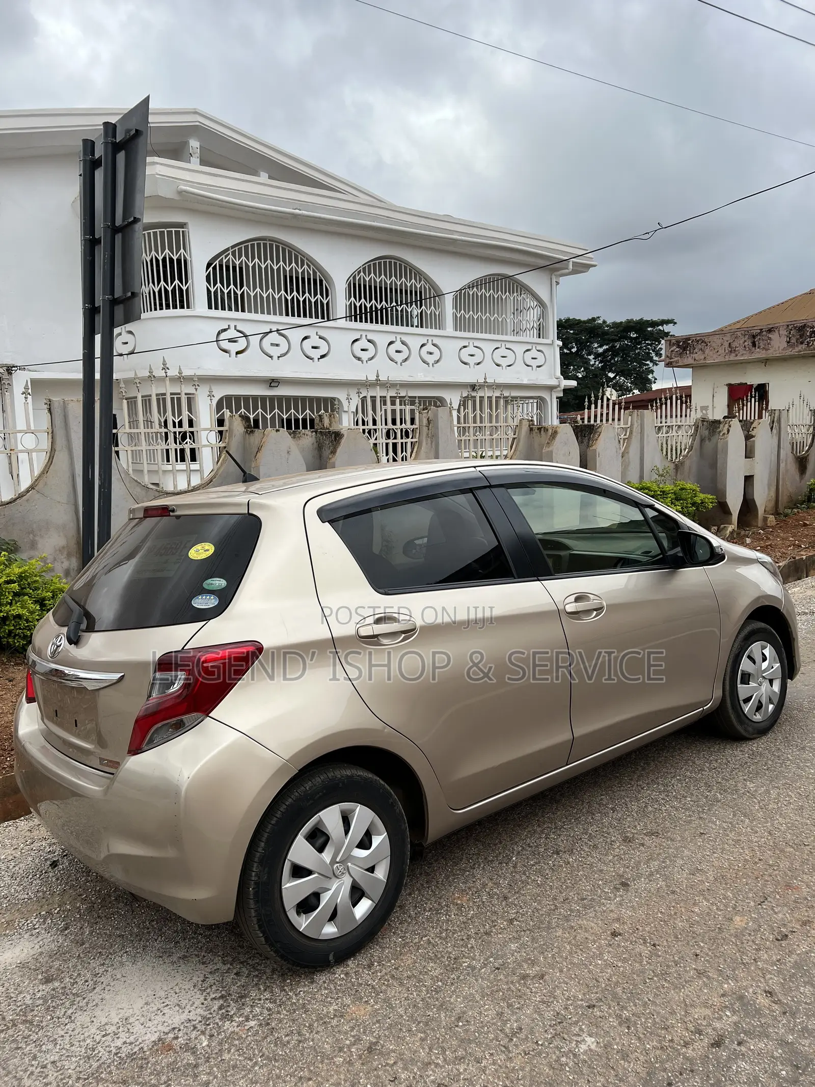 Toyota Vitz 1.3 AWD 3dr 2016 Brown