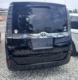 Toyota Voxy 2015 Black