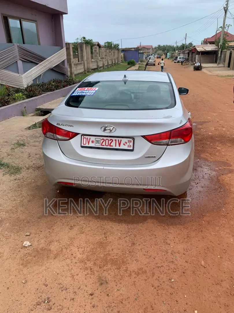 Hyundai Elantra 2013 Silver