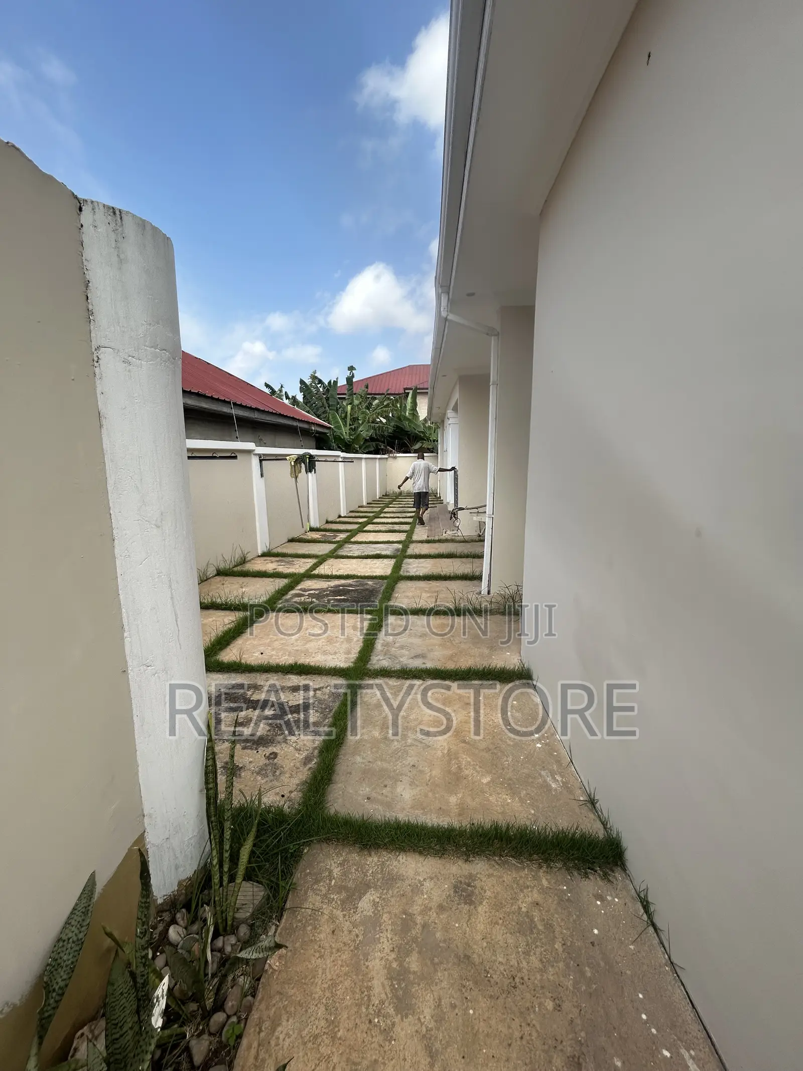 5bdrm House in Realtor Store, Accra Metropolitan for rent