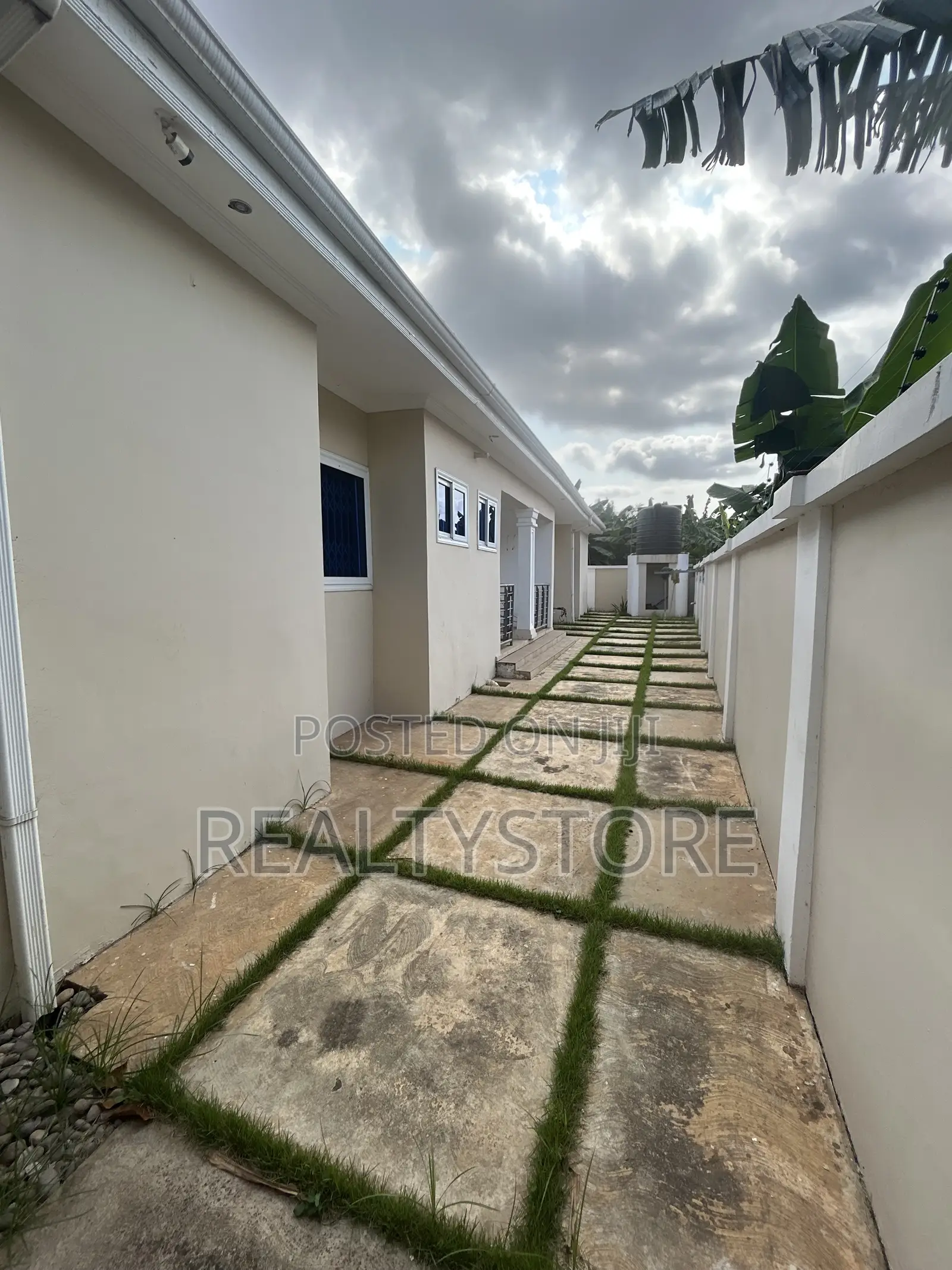5bdrm House in Realtor Store, Accra Metropolitan for rent