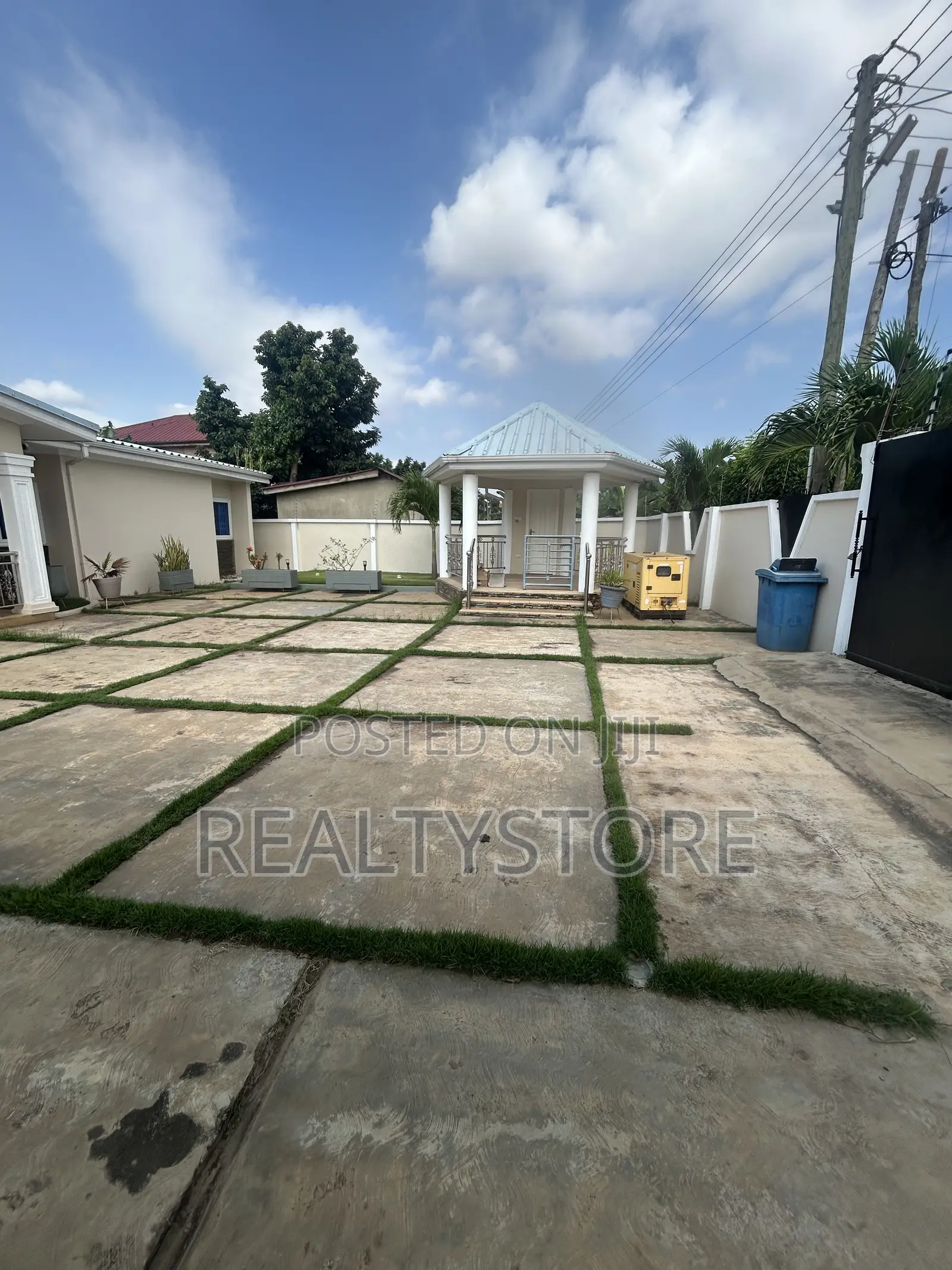 5bdrm House in Realtor Store, Accra Metropolitan for rent