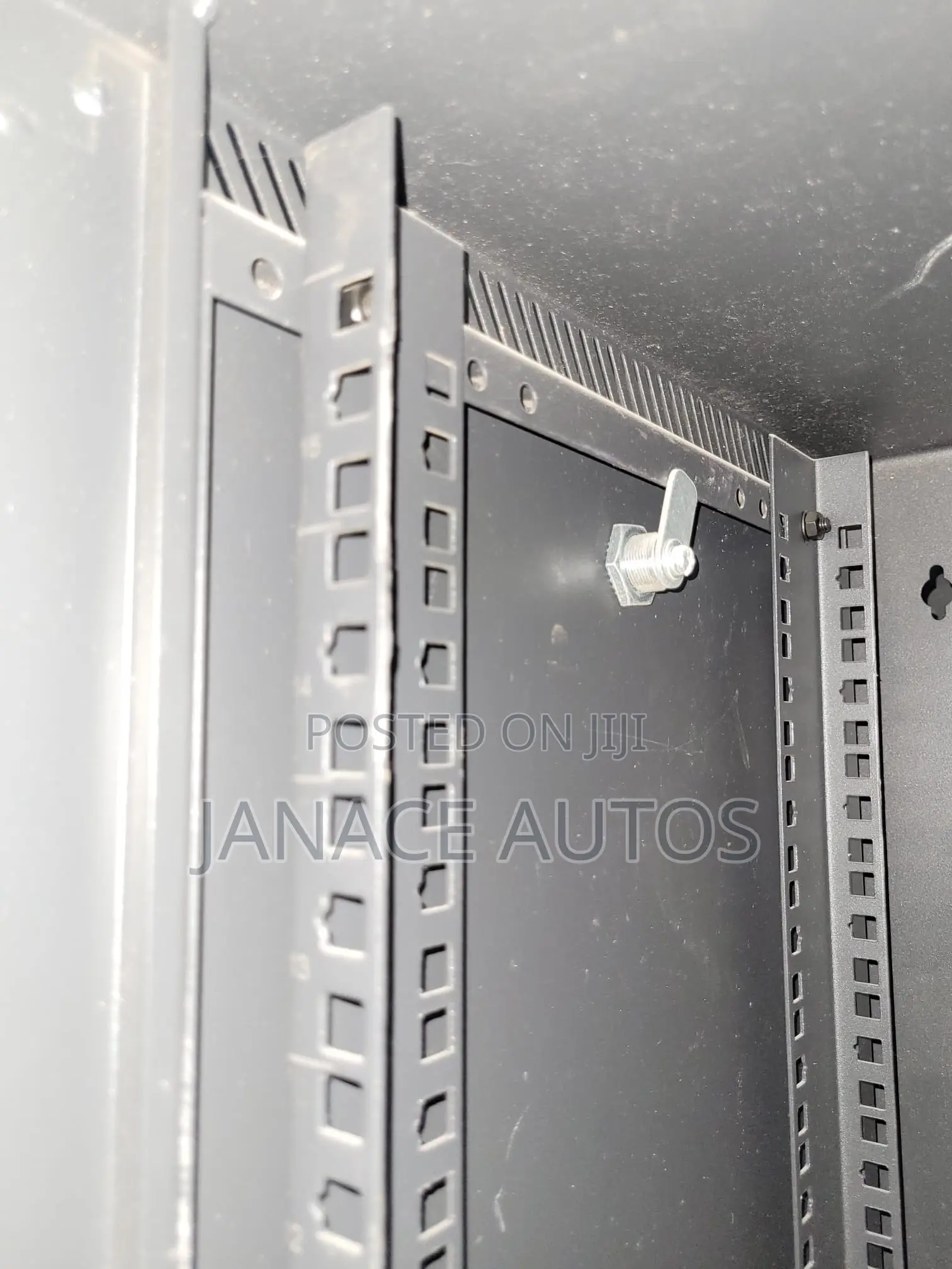 4-Post 15U Wall Mount Network Cabinet Wall-Mounted Server GlassRack