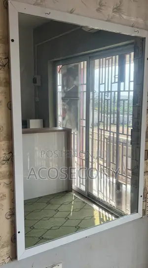 Salon Mirror