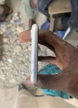 Apple iPhone XR 128 GB White