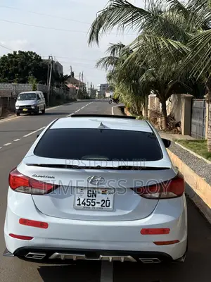Hyundai Elantra SE Sedan FWD (1.8L 4cyl 6A) 2016 White
