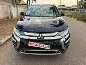 Mitsubishi Outlander 2019 Blue
