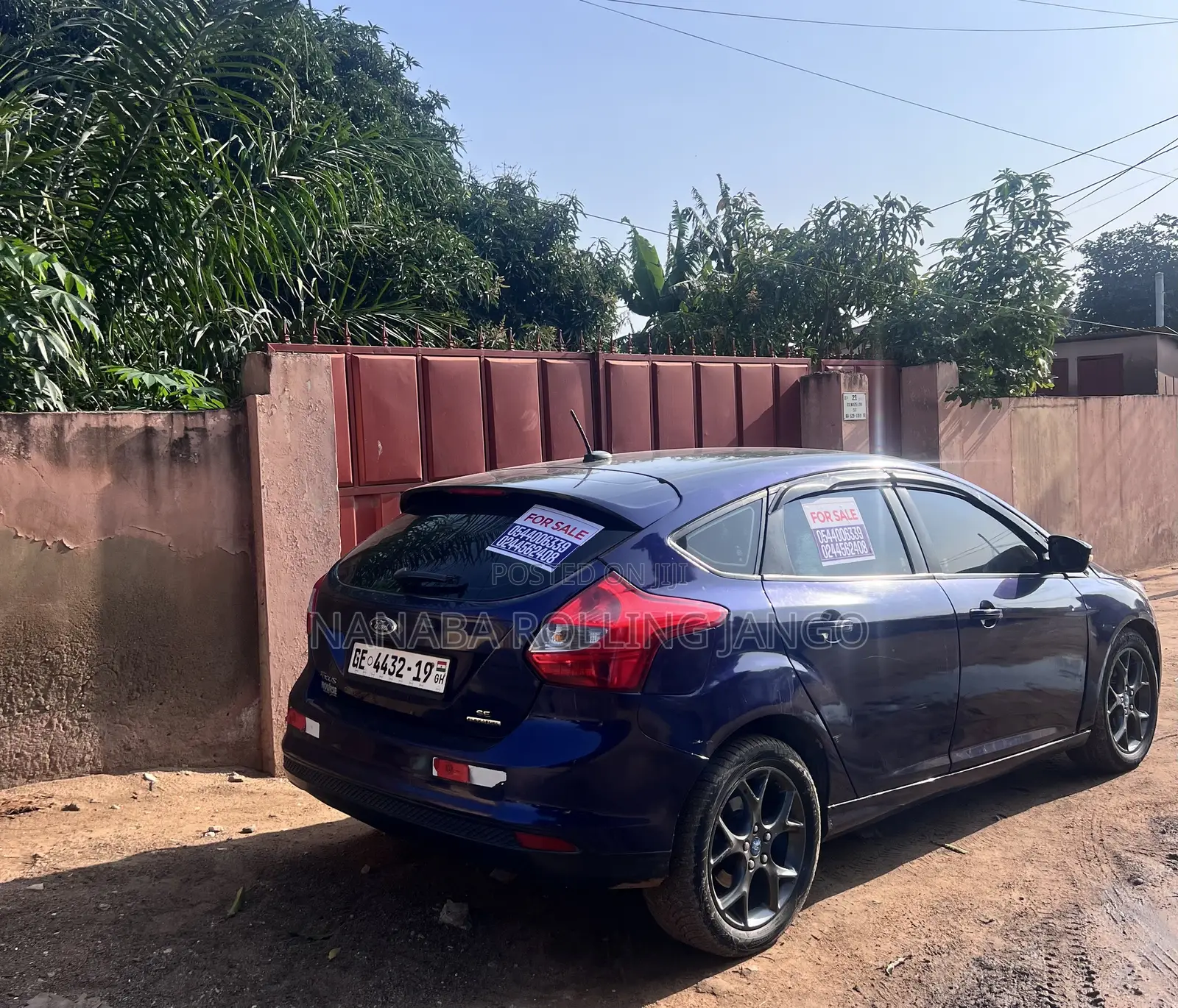 Ford Focus SE 4dr Hatchback (2.0L 4cyl 5M) 2014 Blue