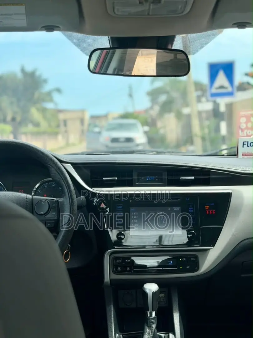Toyota Corolla LE Eco (1.8L 4cyl 2A) 2019 Red