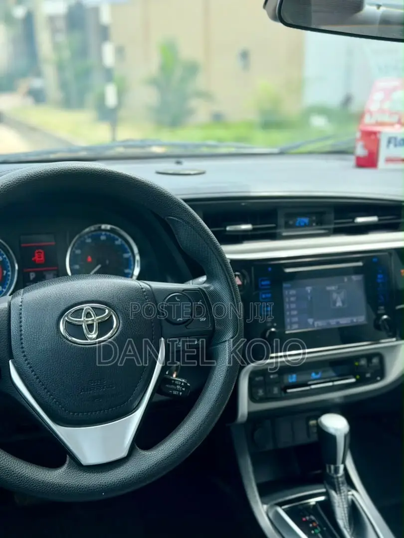 Toyota Corolla LE Eco (1.8L 4cyl 2A) 2019 Red