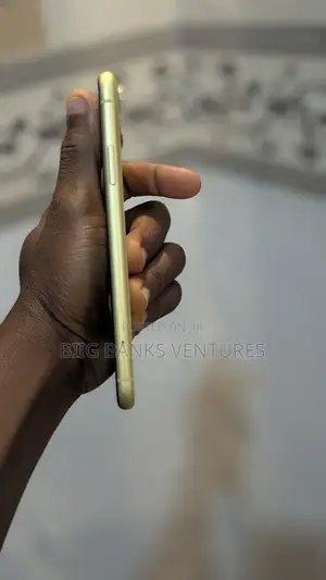 Apple iPhone 11 64 GB Yellow