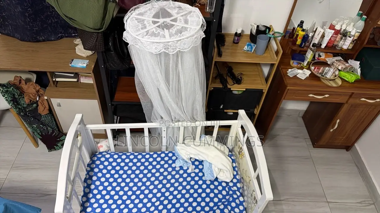 Baby Crib With Mattress, Net and Drawers