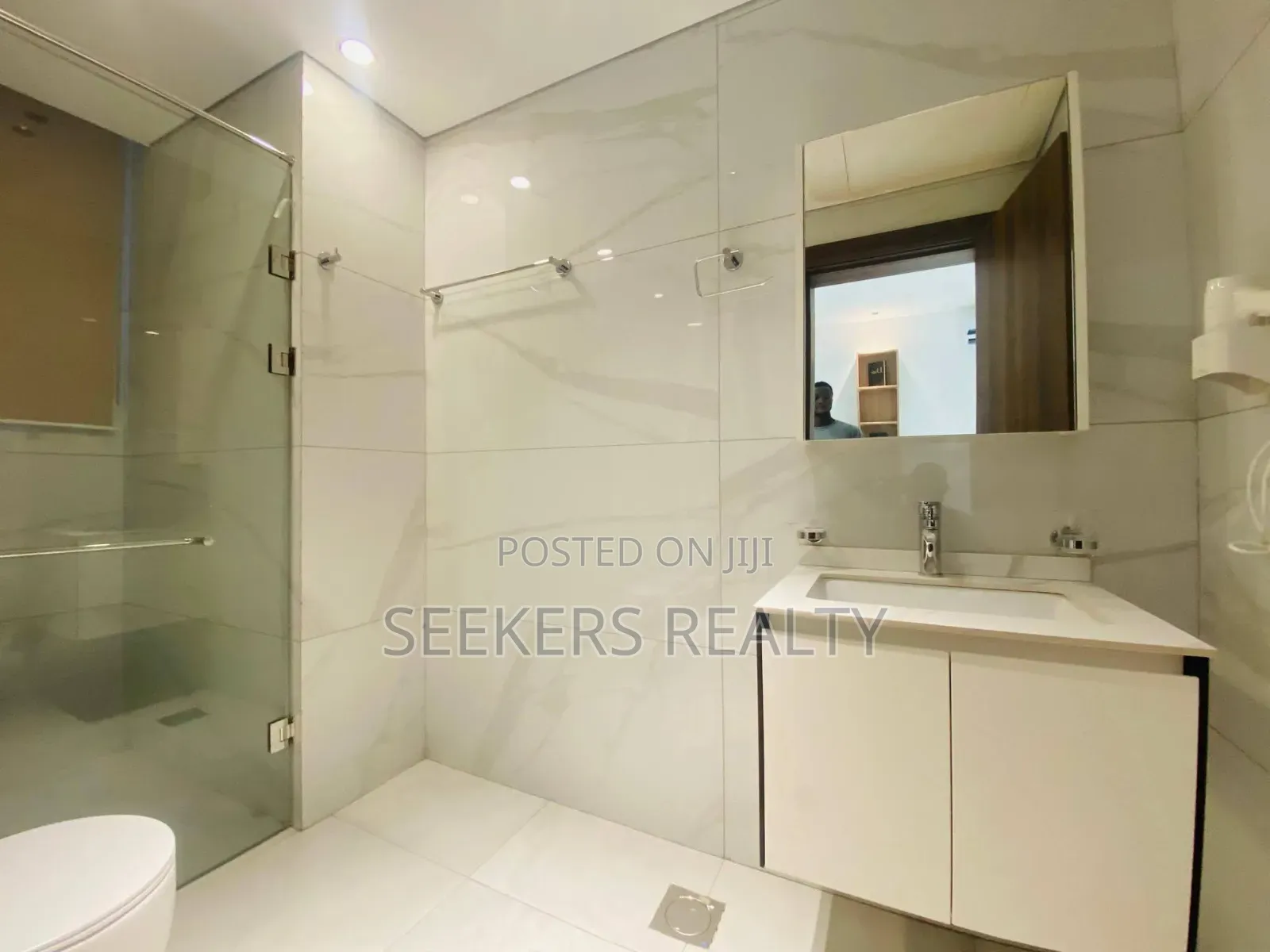 Furnished 2bdrm Apartment in Seekers Realty, Dzorwulu for rent