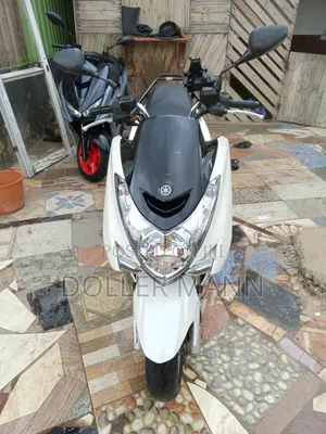 Yamaha Majesty 2023 White