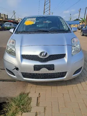 Toyota Vitz 2009 Gray