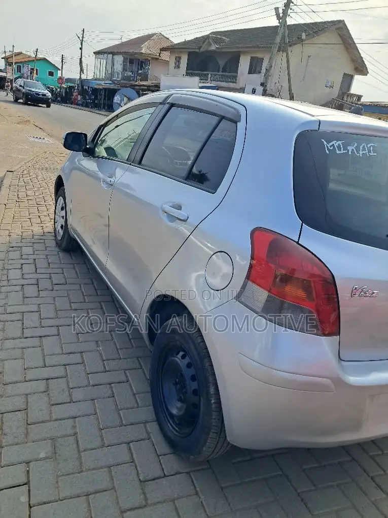 Toyota Vitz 2009 Gray