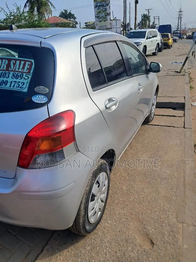 Toyota Vitz 2009 Gray