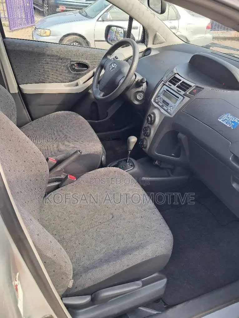 Toyota Vitz 2009 Gray