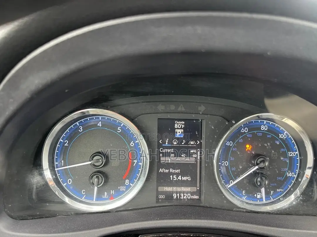 Toyota Corolla XLE (1.8L 4cyl 2A) 2019 Red
