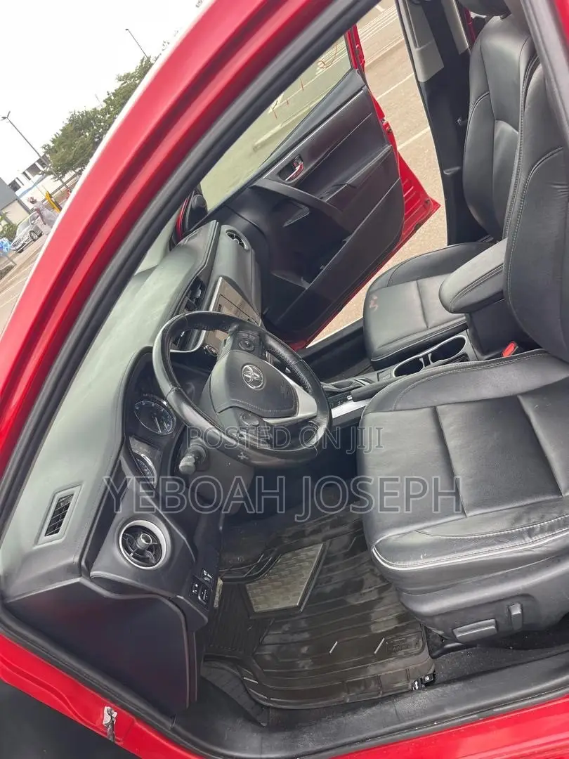 Toyota Corolla XLE (1.8L 4cyl 2A) 2019 Red