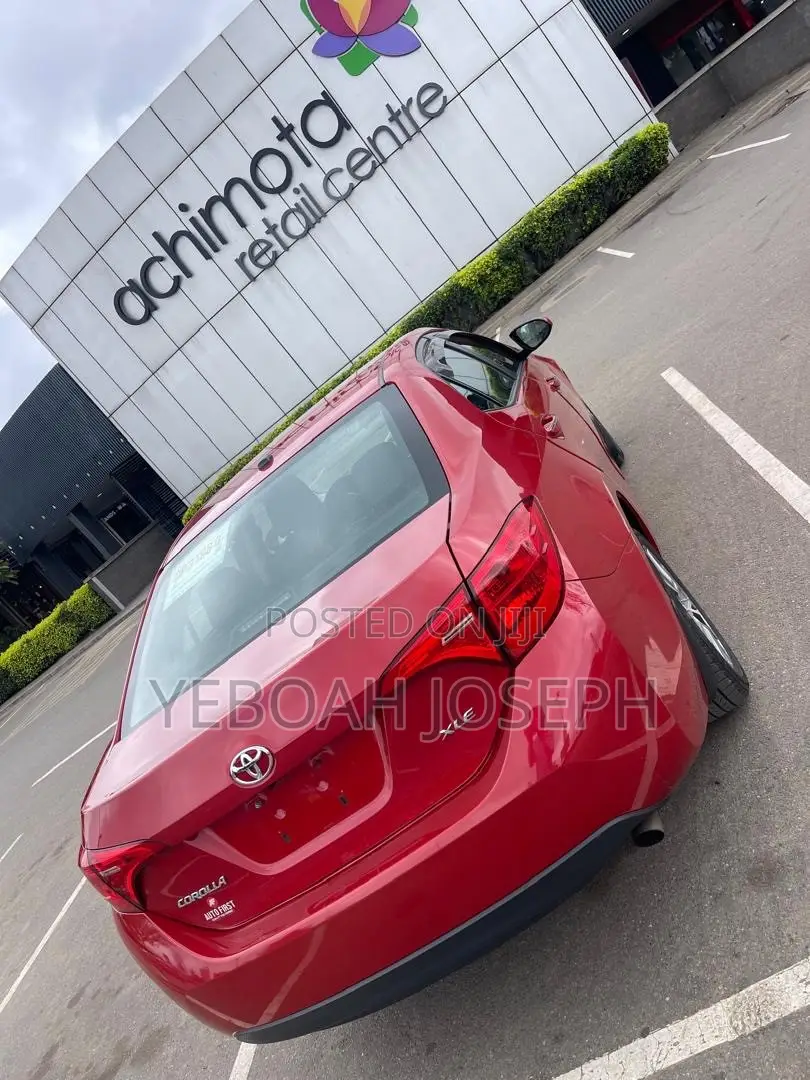 Toyota Corolla XLE (1.8L 4cyl 2A) 2019 Red