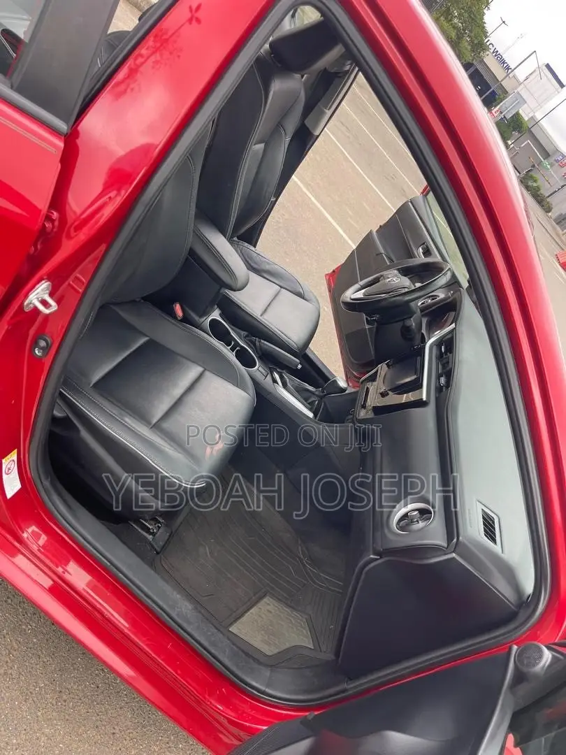 Toyota Corolla XLE (1.8L 4cyl 2A) 2019 Red